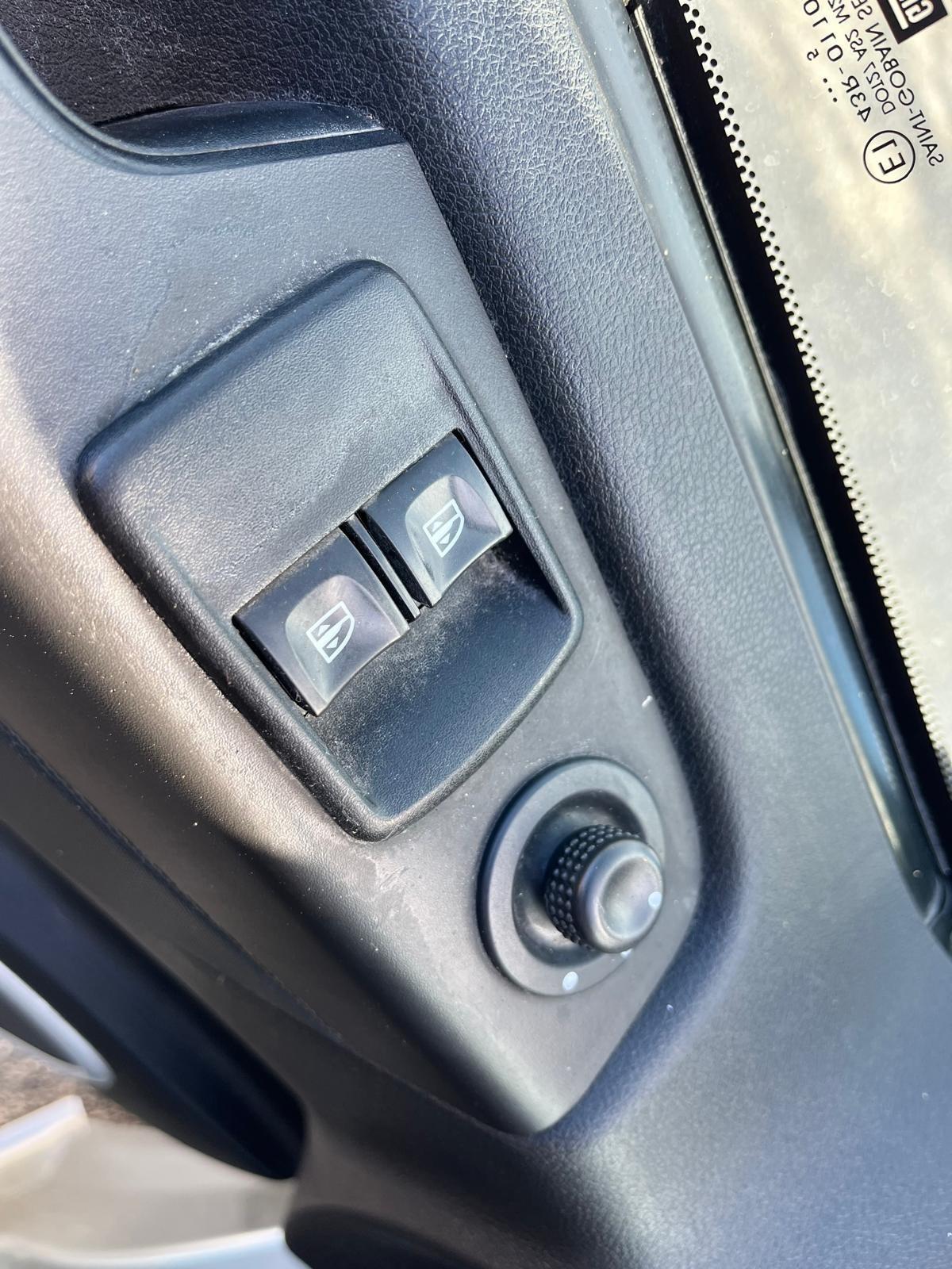 Opel vivaro combi/9 posti-1.6 bit.d-2015
