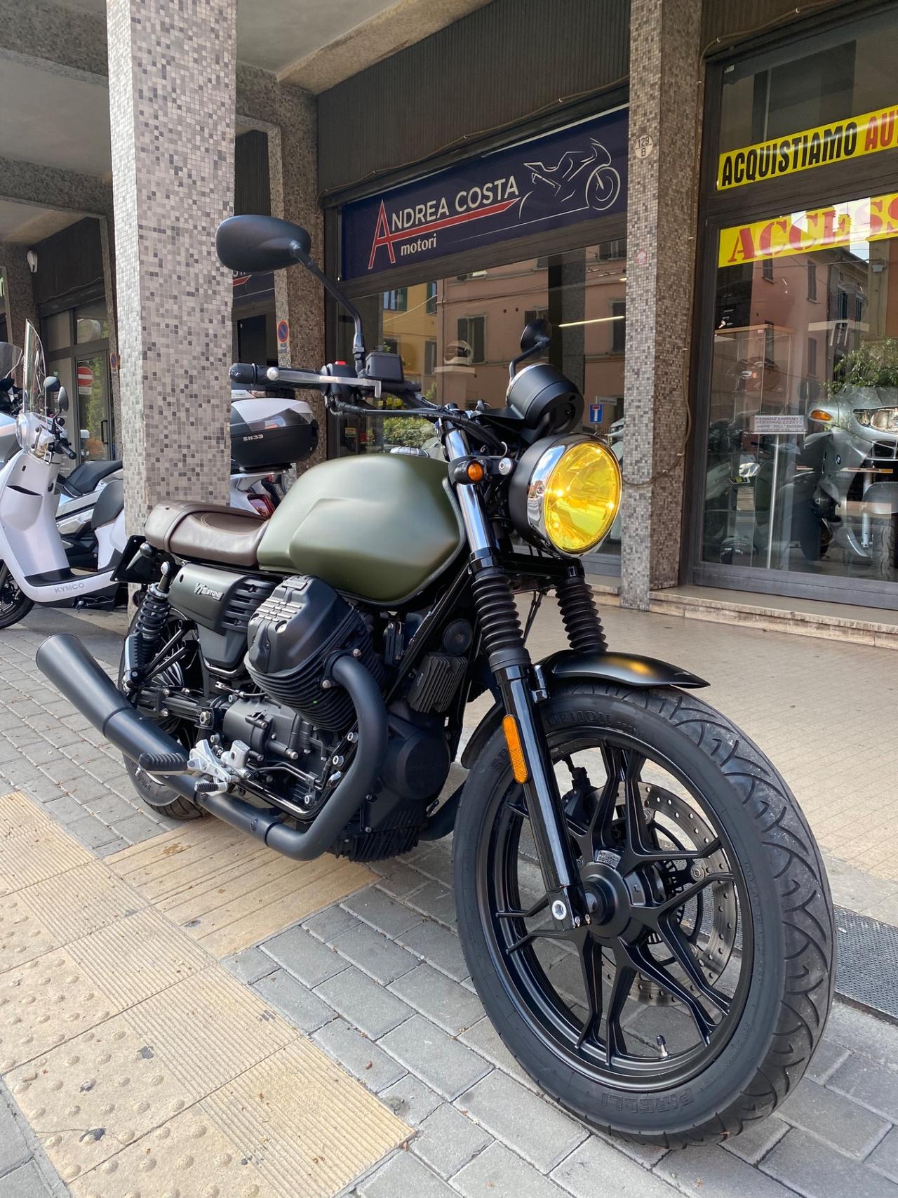 Moto Guzzi V7 III Stone cc 750 anno 2018 km 7000