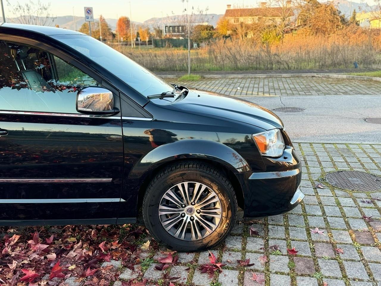 Lancia Voyager 2.8 Turbodiesel Platinum 177 CV