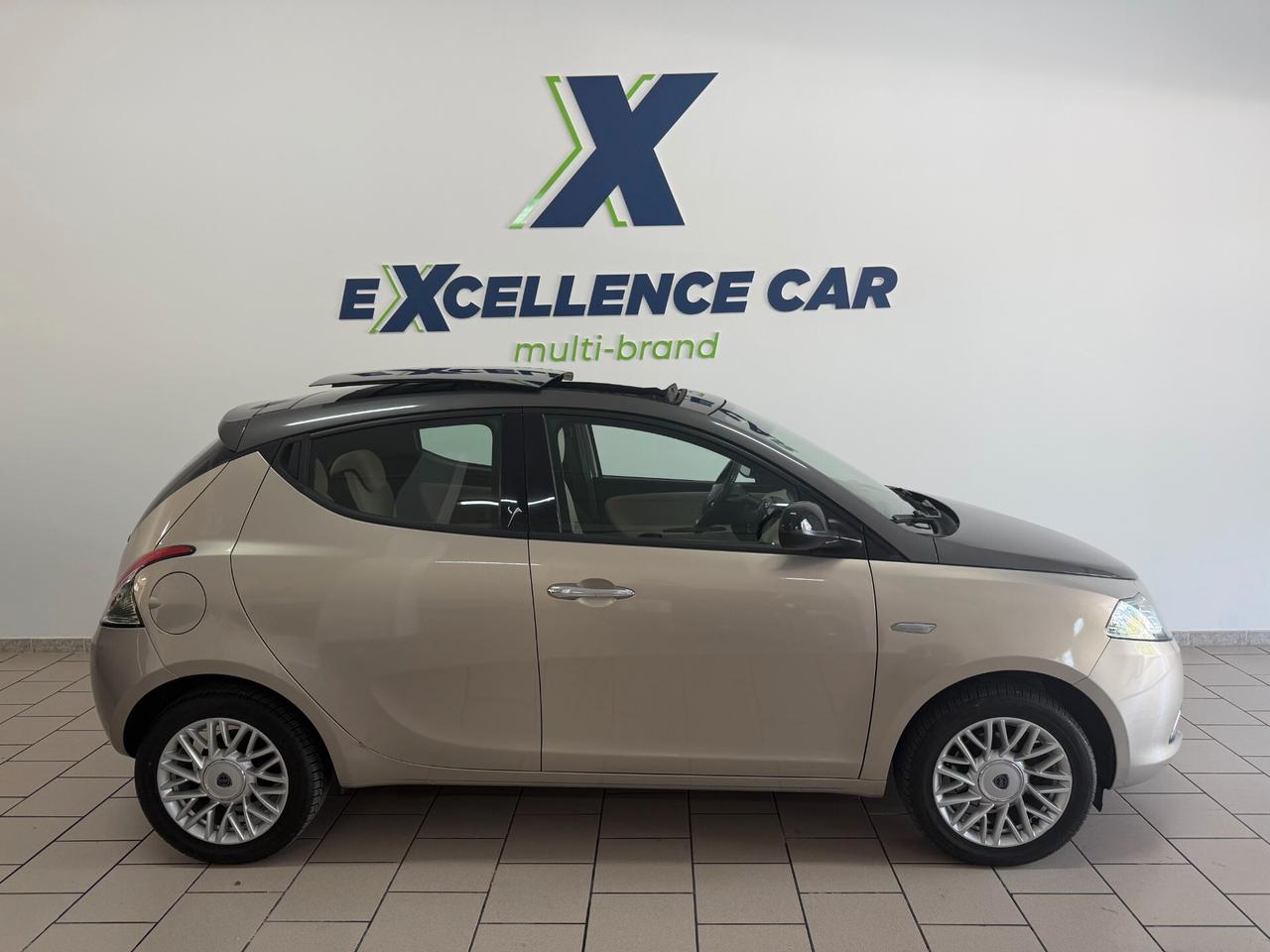 Lancia Ypsilon 1.2 69 CV 5p. Gold TETTO PANO/BI-COLOR/CLIMA