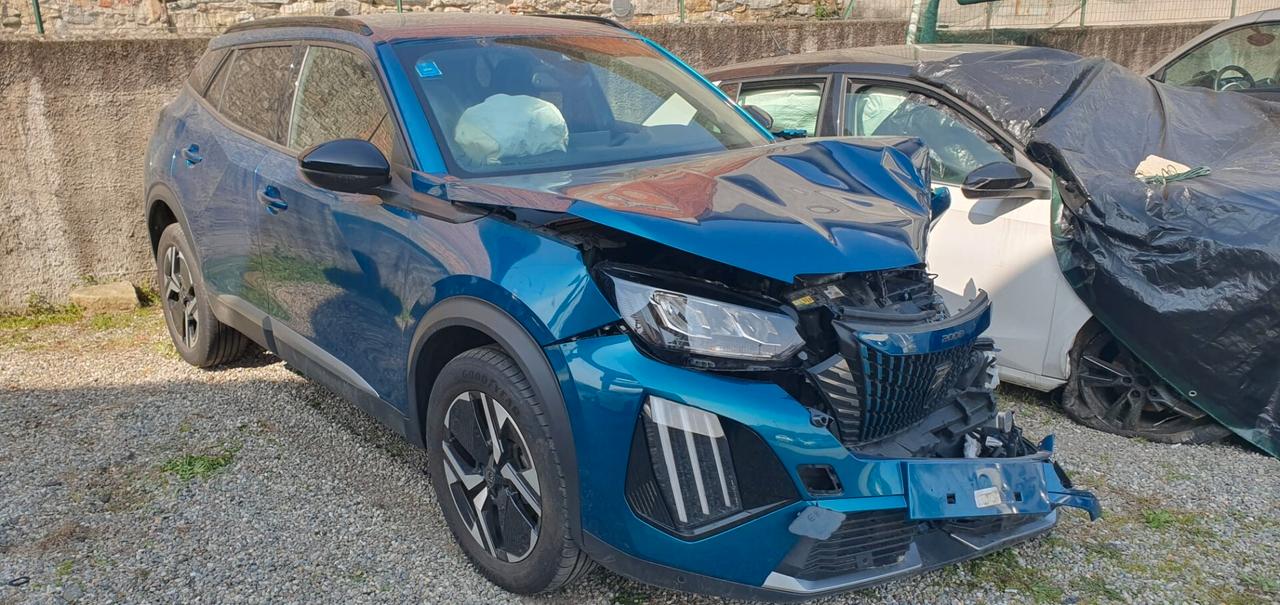 Peugeot 2008 Hybrid 145 e-DCS6 Style sinistrata