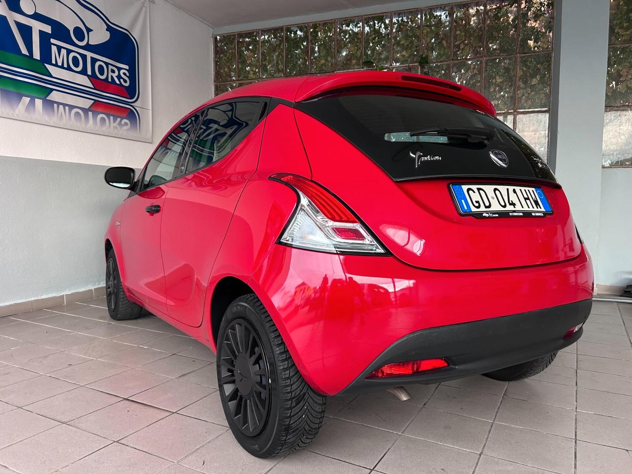 Lancia Ypsilon 1.0 FireFly 5 porte S&S Hybrid Ecochic Silver