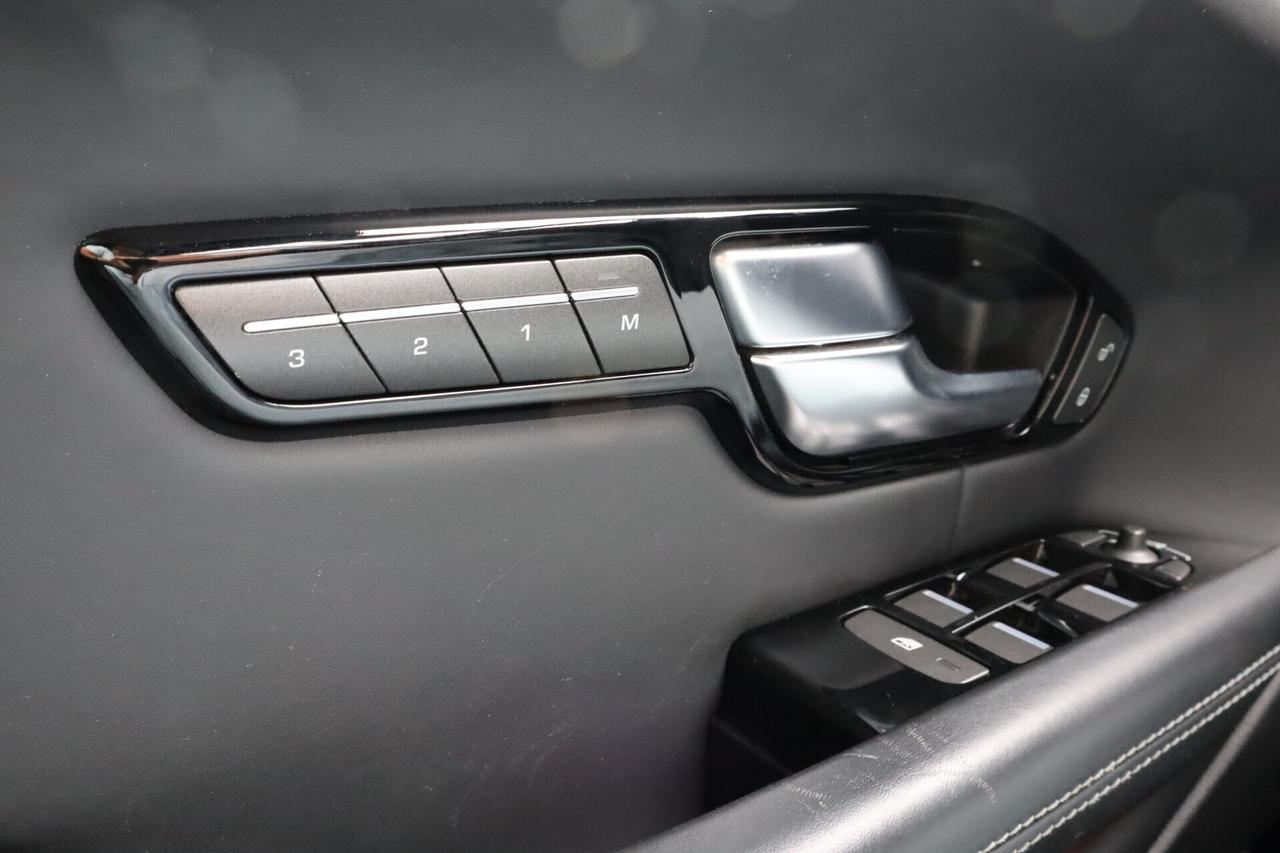 Land Rover Range Evoque 4X4 HSE 2.0 TD4 180PS - solo per rivenditori!