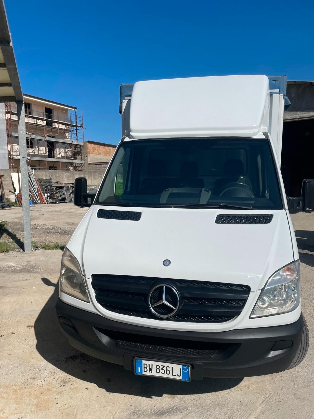MERCEDES SPRINTER 411 CENTINATO CON TELO SCORREVOLE E PEDANA IDRAULICA DHOLLANDIA 10 QUINTALI