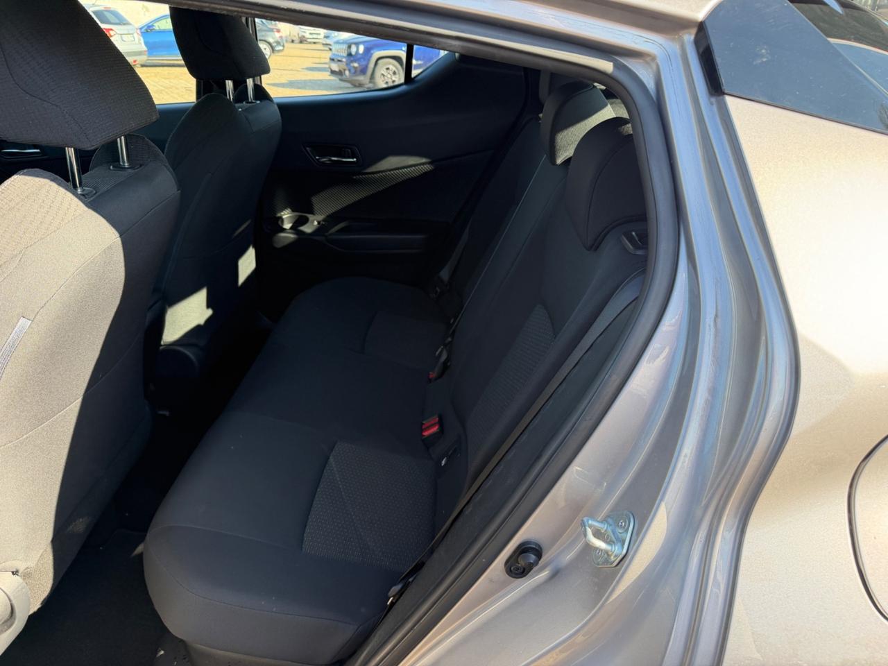Toyota C-HR 1.8 Hybrid E-CVT Business