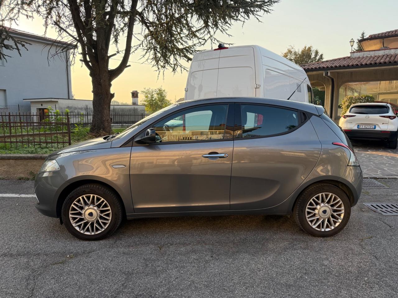 Lancia Ypsilon 1.2 69 CV 5 porte Gold