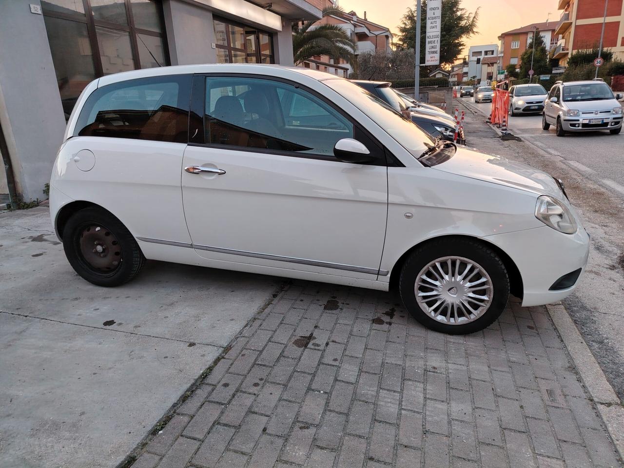 Lancia Ypsilon 1.2 Oro
