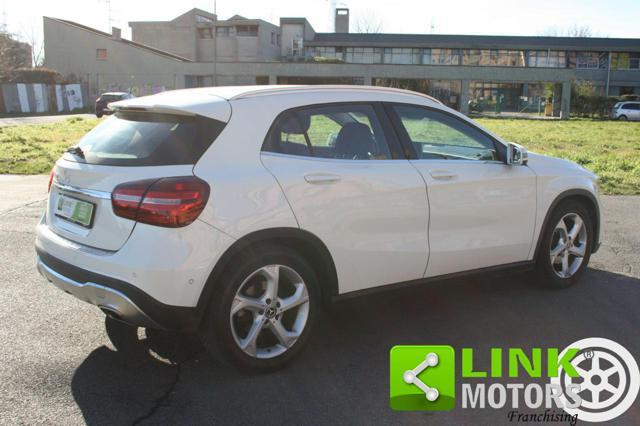 MERCEDES-BENZ GLA 180 Premium