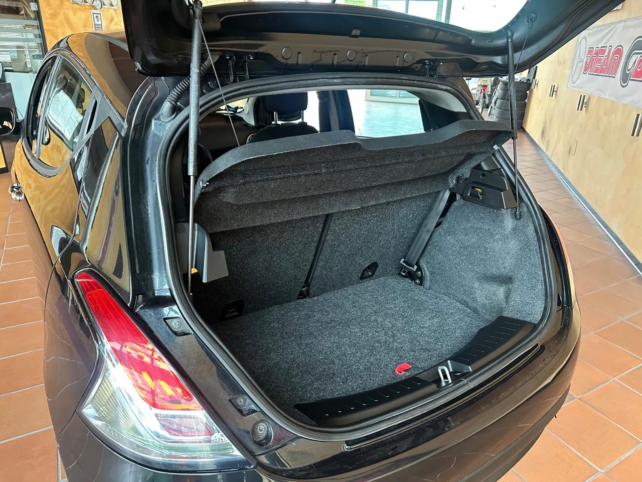 Lancia Ypsilon 0.9 TwinAir 85 CV 5 porte Metano Ecochic Gold