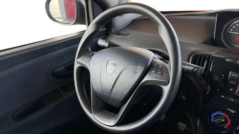 Lancia Ypsilon 1.0 firefly hybrid Gold s&s 70cv 5 Porte 1.0 FireFly Hybrid 70cv Gold S&S