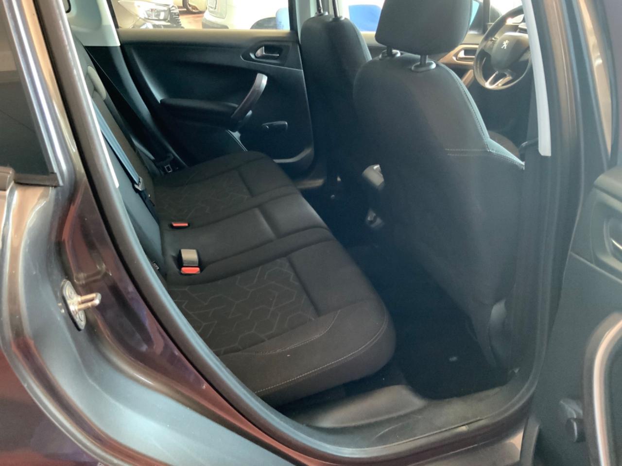 Peugeot 2008 BlueHDi 120 S&S Féline