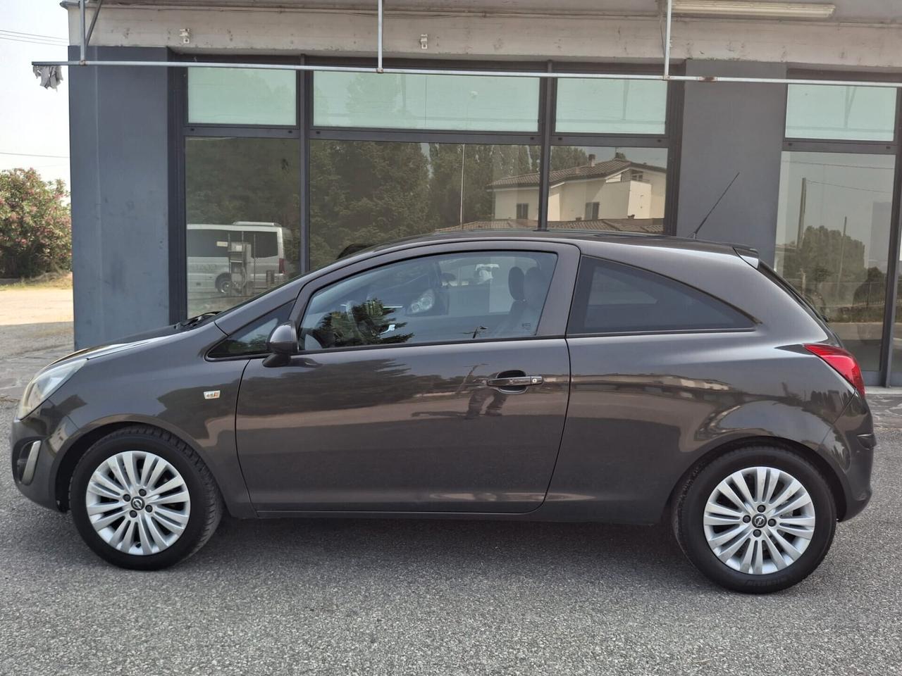 Opel Corsa 1.2 85CV 3 porte GPL-TECH b-color