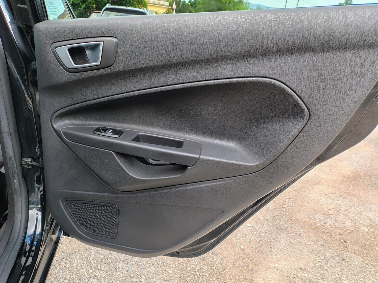 Ford Fiesta 1.5 TDCi 75CV 5 porte Titanium