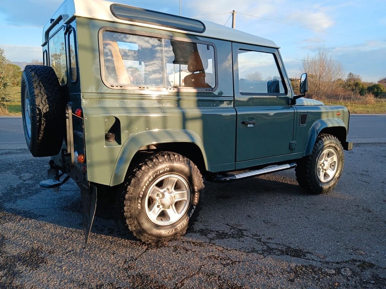 Land Rover Defender 90 2.4 TD4 Station Wagon