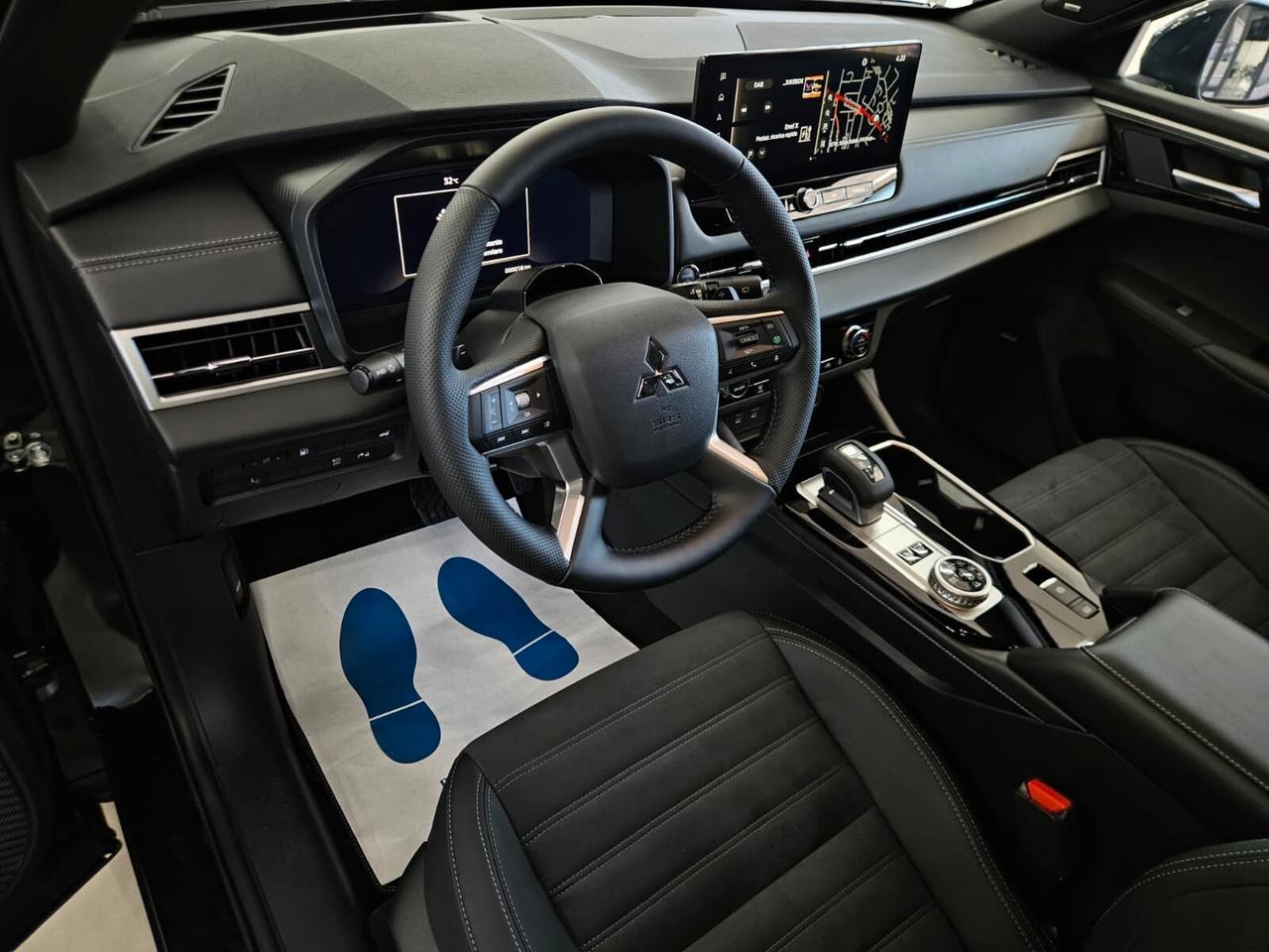 Mitsubishi Outlander DISPONIBILE IN VARIE COLORAZIONI E ALLESTIMENTI - CONCESSIONARIO UFFICIALE