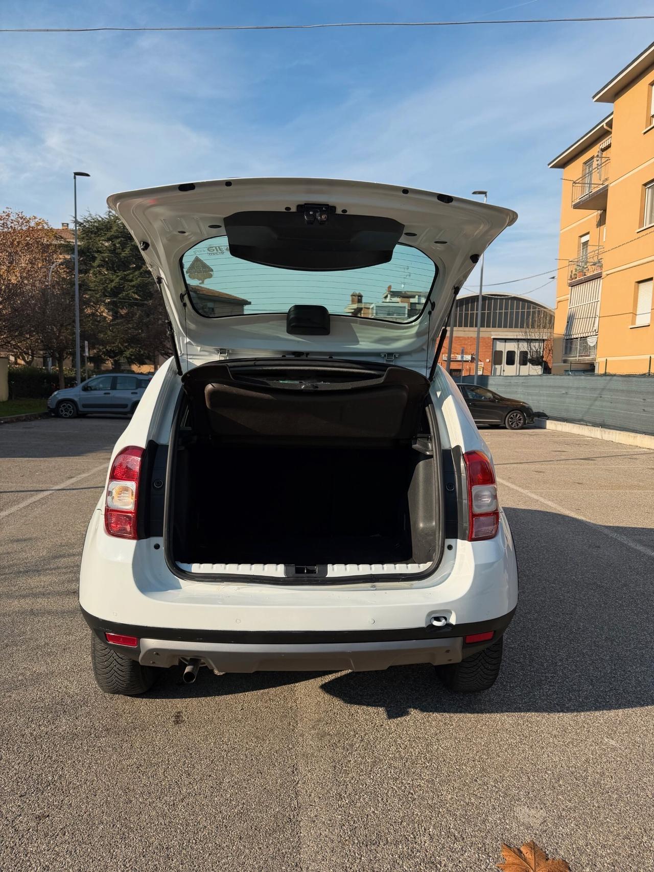 Dacia Duster 1.6 GPL - NEOP. - NAV. - 12 MESI DI GARANZIA -