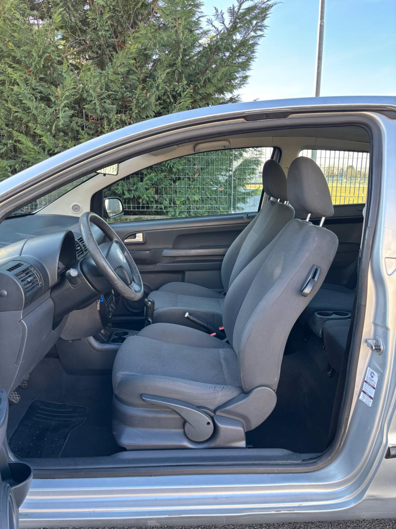 Volkswagen Fox 1.2 BENZINA