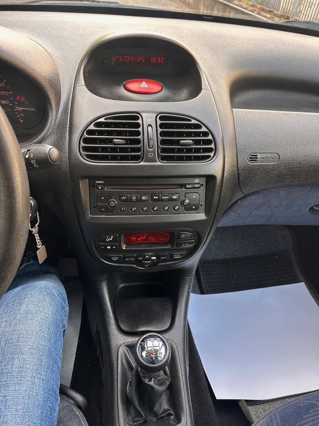 PEUGEOT 206 1.4 BENZINA (ADATTA NEOPATENTATI)