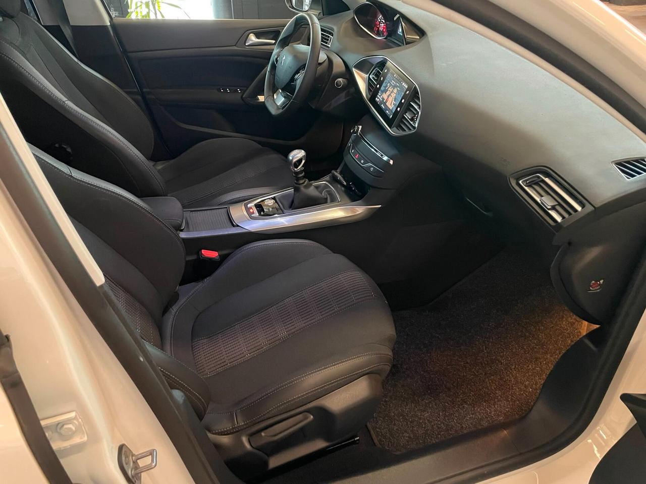 Peugeot 308 BlueHDi 130 S&S SW Allure