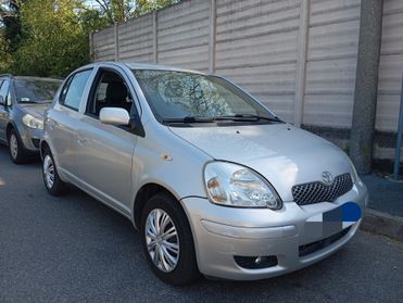 Toyota Yaris 1.0i 16V cat 5 porte Neopatentati