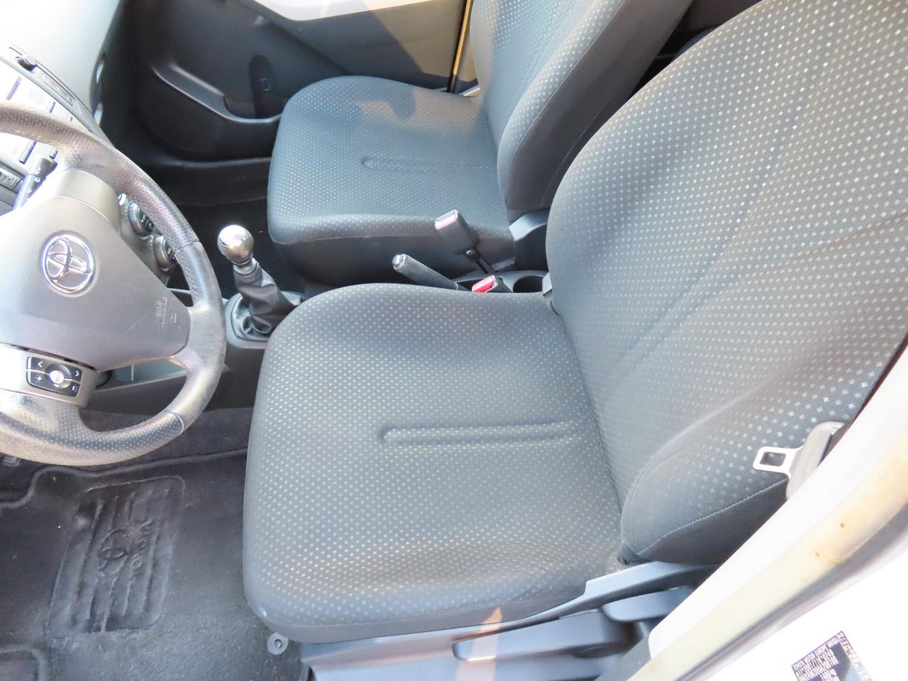 Toyota Yaris 1.3 5 porte Sol 4 CILINDRI 2011