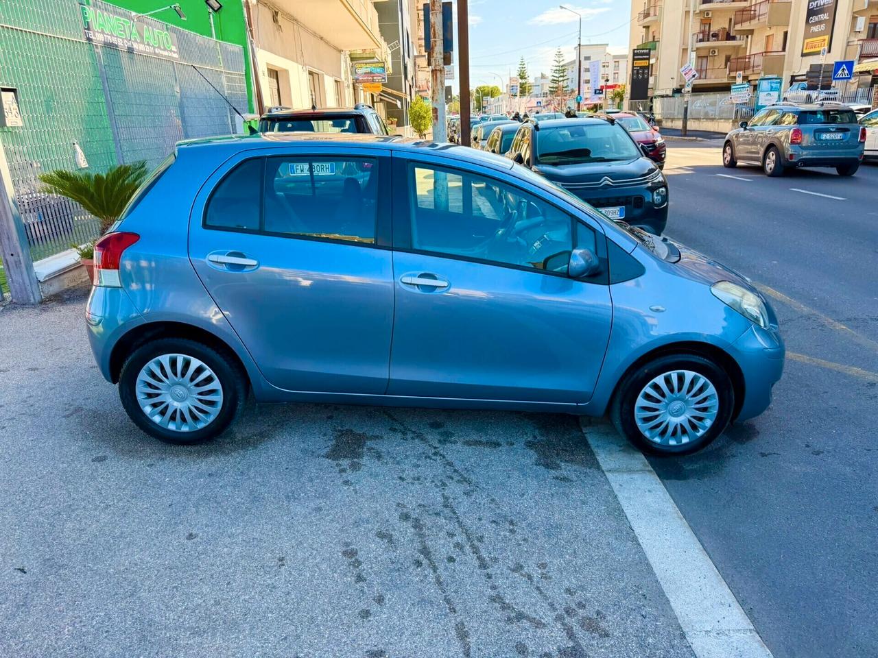 Toyota Yaris 1.0 5 porte Sol - Anno 2011 - Neopatentato
