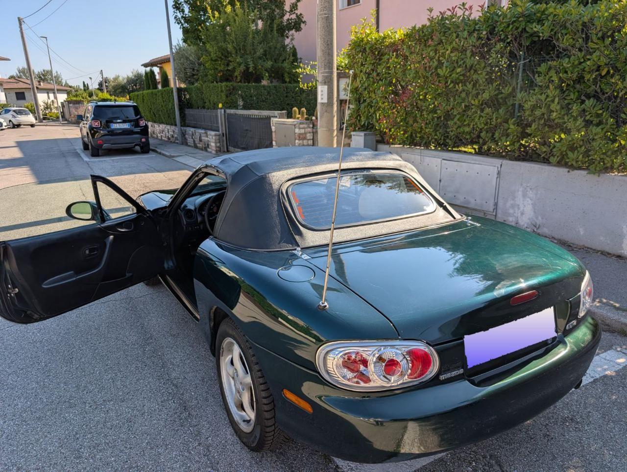 Mazda MX-5 1.6i 16V cat