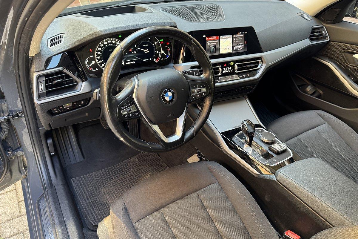 BMW 320d 48V Touring Business Advantage