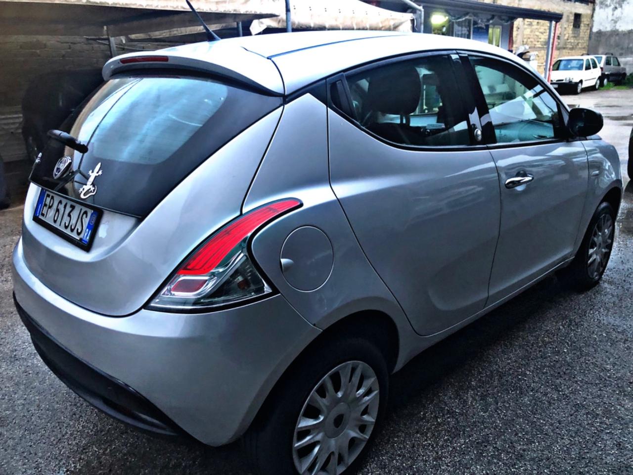 Ypsilon 0.9 TwinAir Metano Ecochic 2013