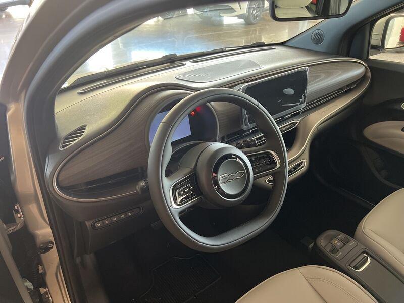 FIAT 500 Giorgio Armani Berlina 42 kWh