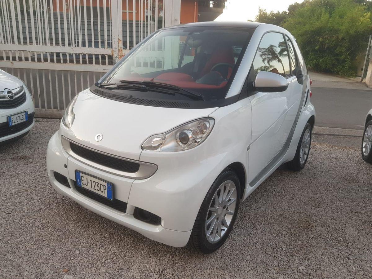 SMART - Fortwo - 52 kW MHD coupé White Tailor Made