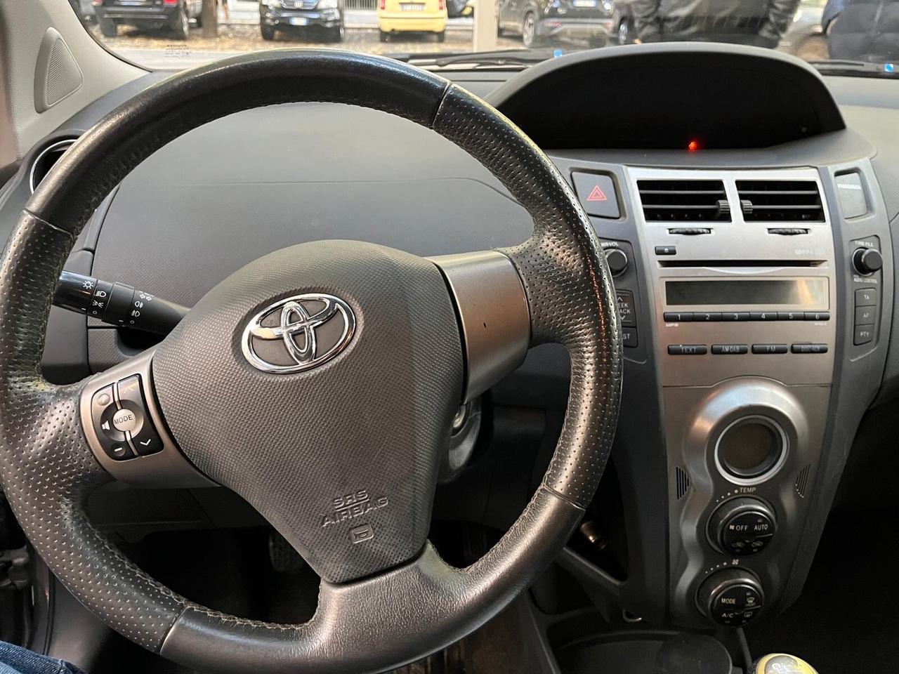 Toyota Yaris 1.0 5 porte Sol