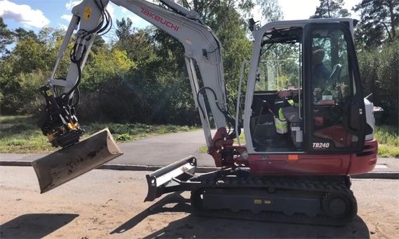 Takeuchi TB240,