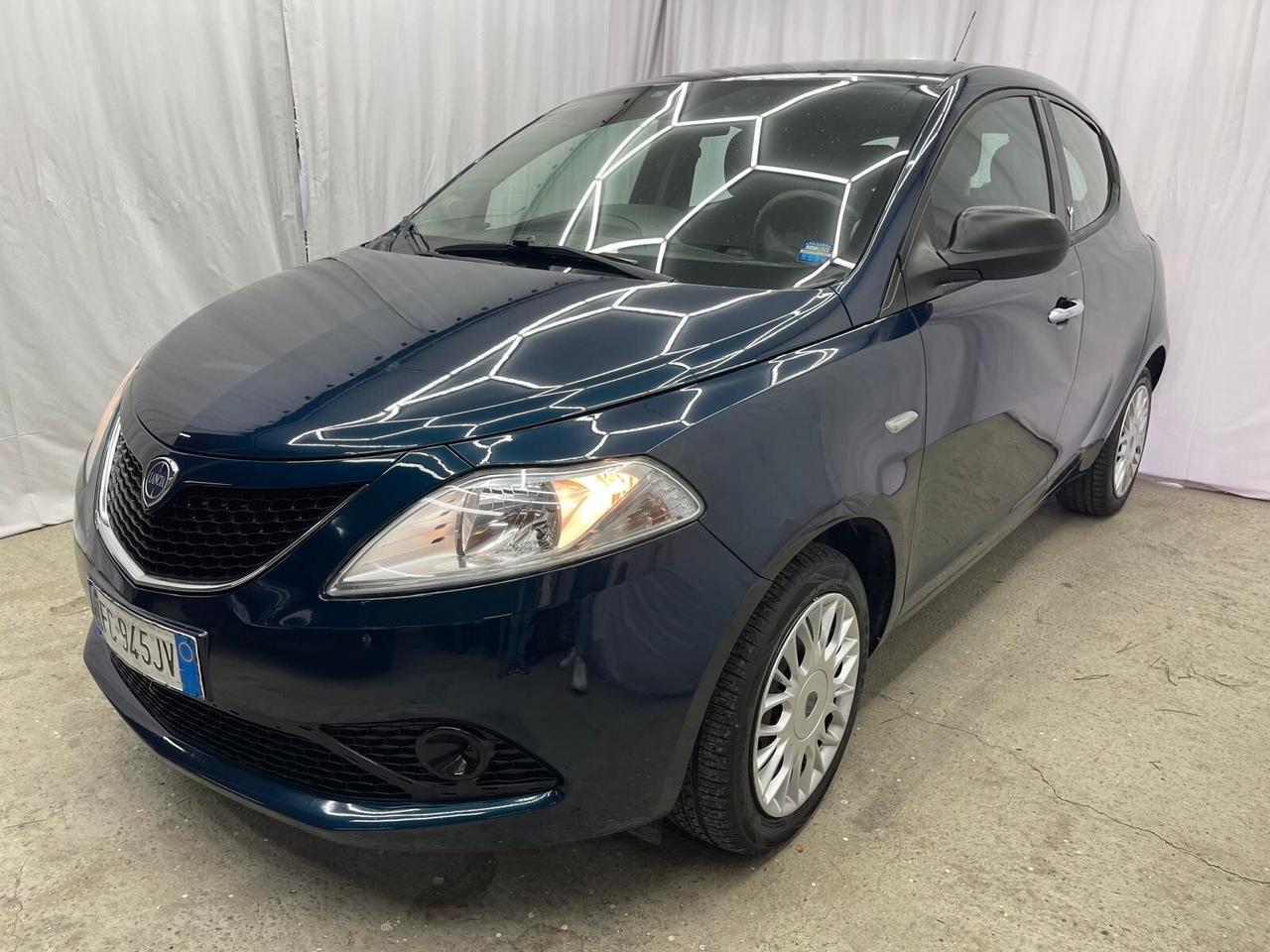 Lancia Ypsilon 1.2 69 CV 5 porte Silver