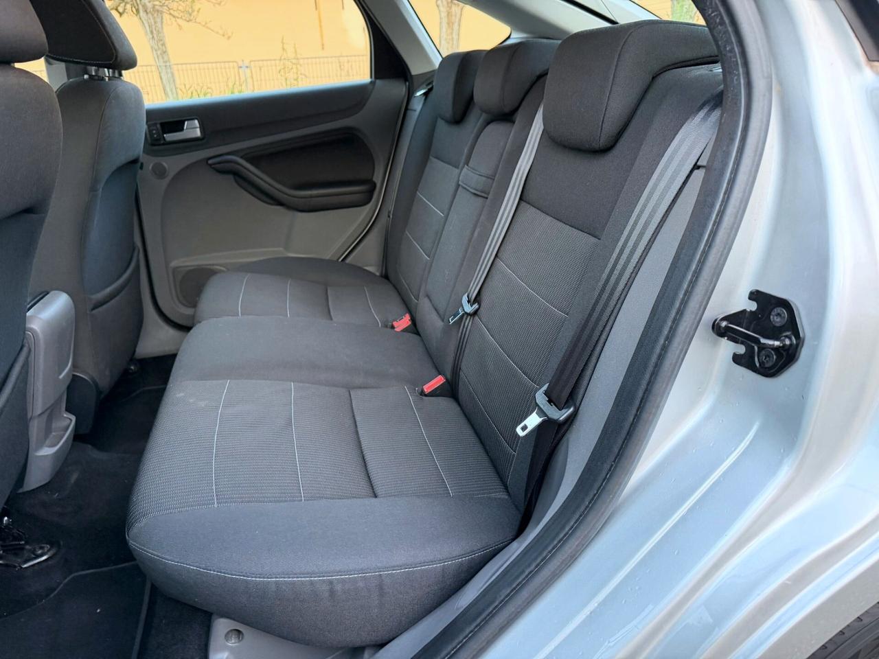 FORD FOCUS 2.0 TITANIUM BENZINA GPL 2030