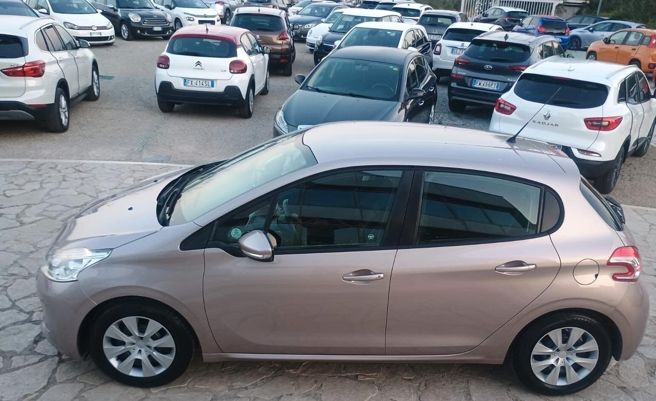 Peugeot 208 1.4 HDi 68 CV 5 porte Allure