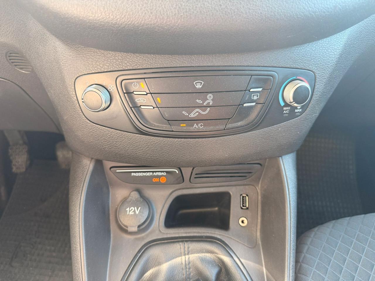 Ford Tourneo Courier 1.5 TDCI 75 CV Titanium