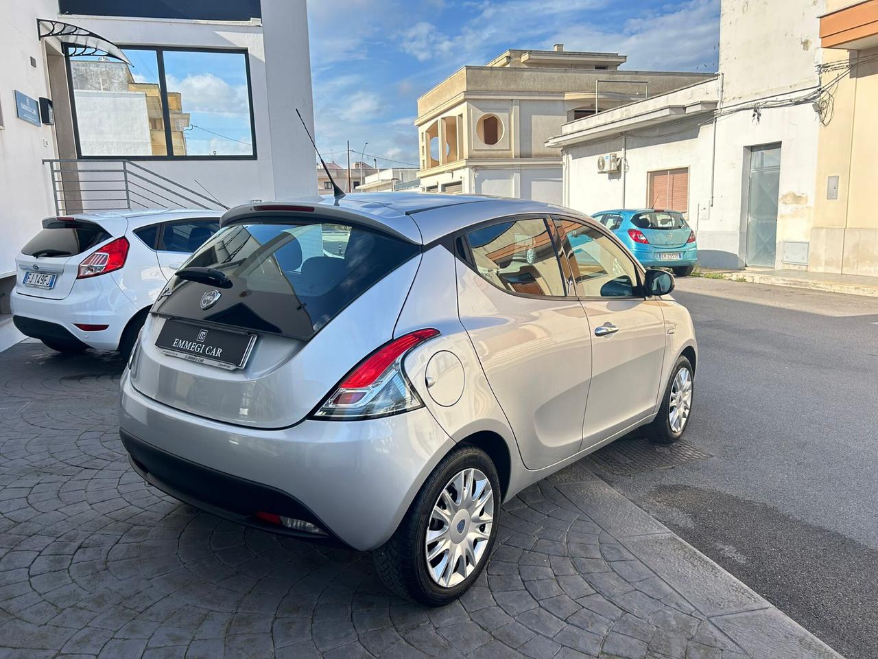 Lancia Ypsilon 1.2 51 Kw 5P - 2011