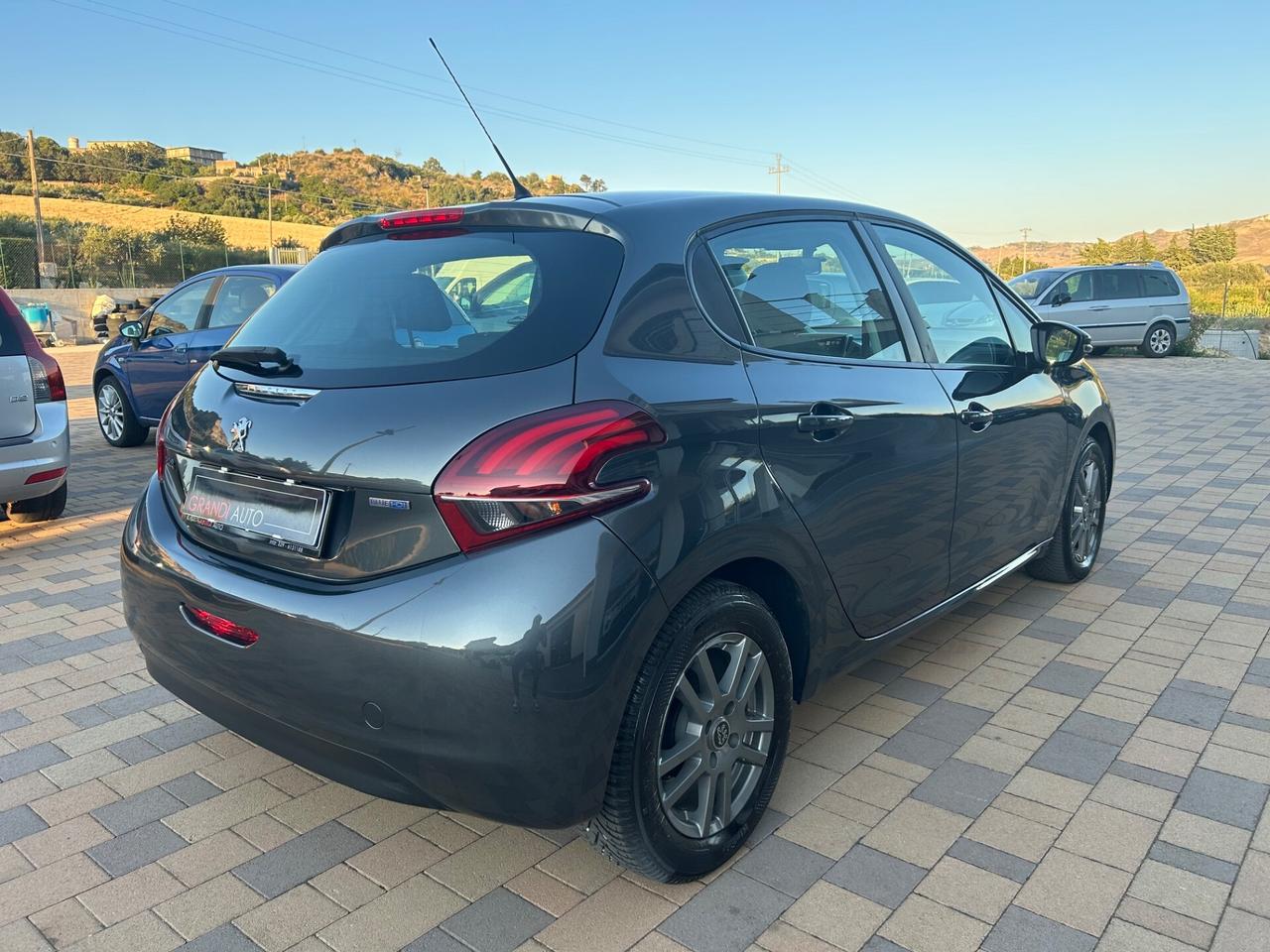 Peugeot 208 BlueHDi 75 5 porte Allure