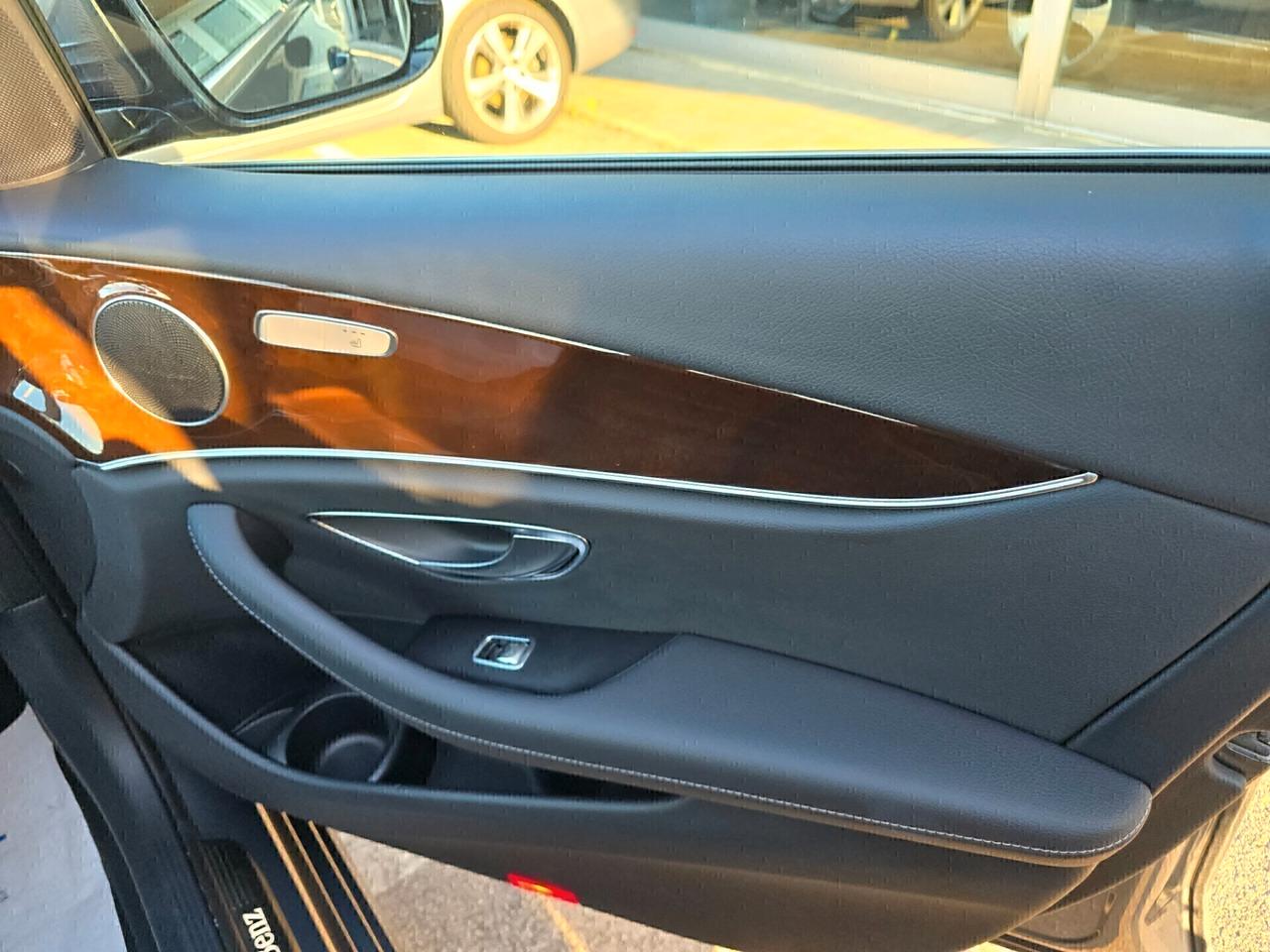 Mercedes E 220 d 4M. Auto Business Sport