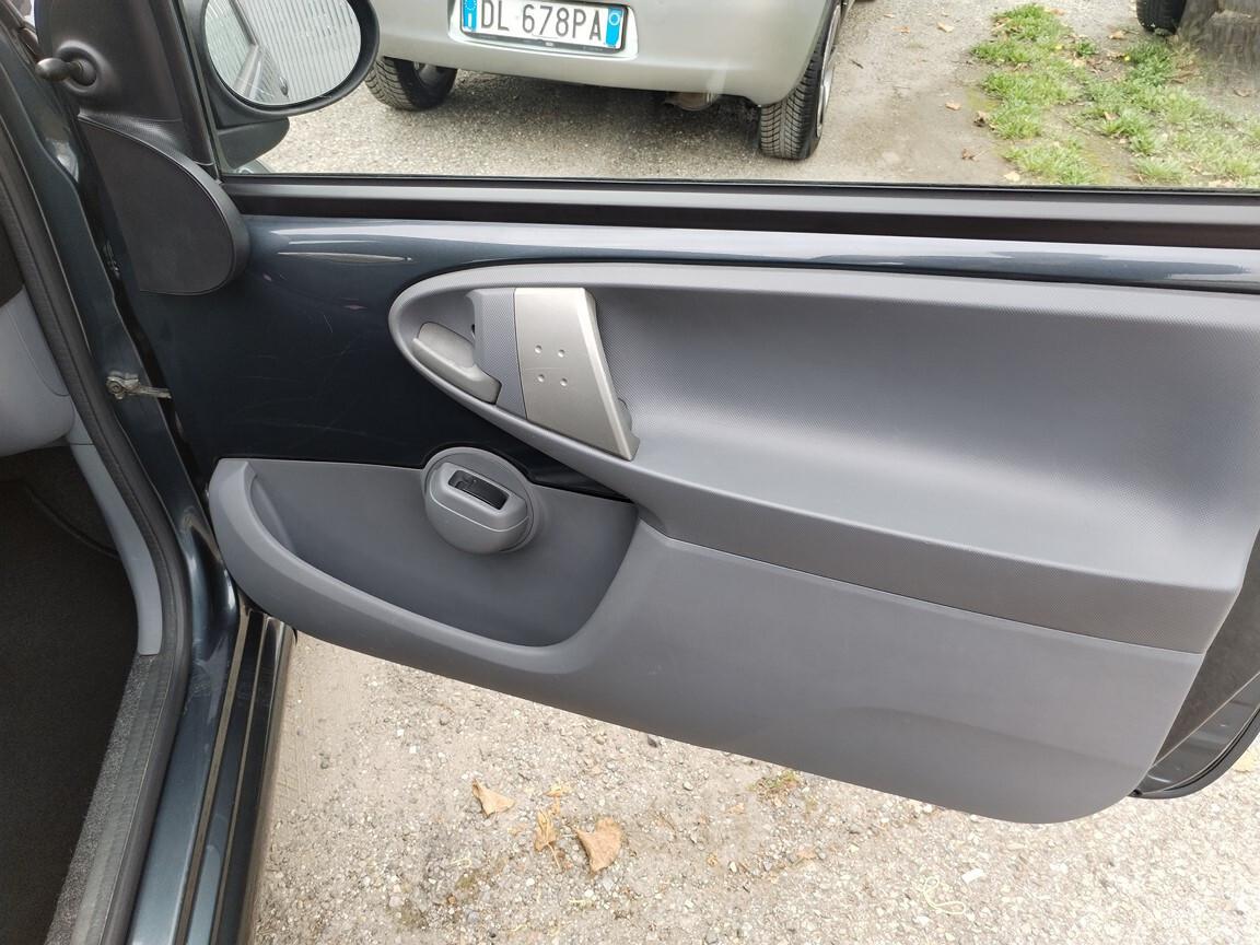 Toyota Aygo 1.0VVT-i 3 p 56000km unipro accessoriata e tagliandata