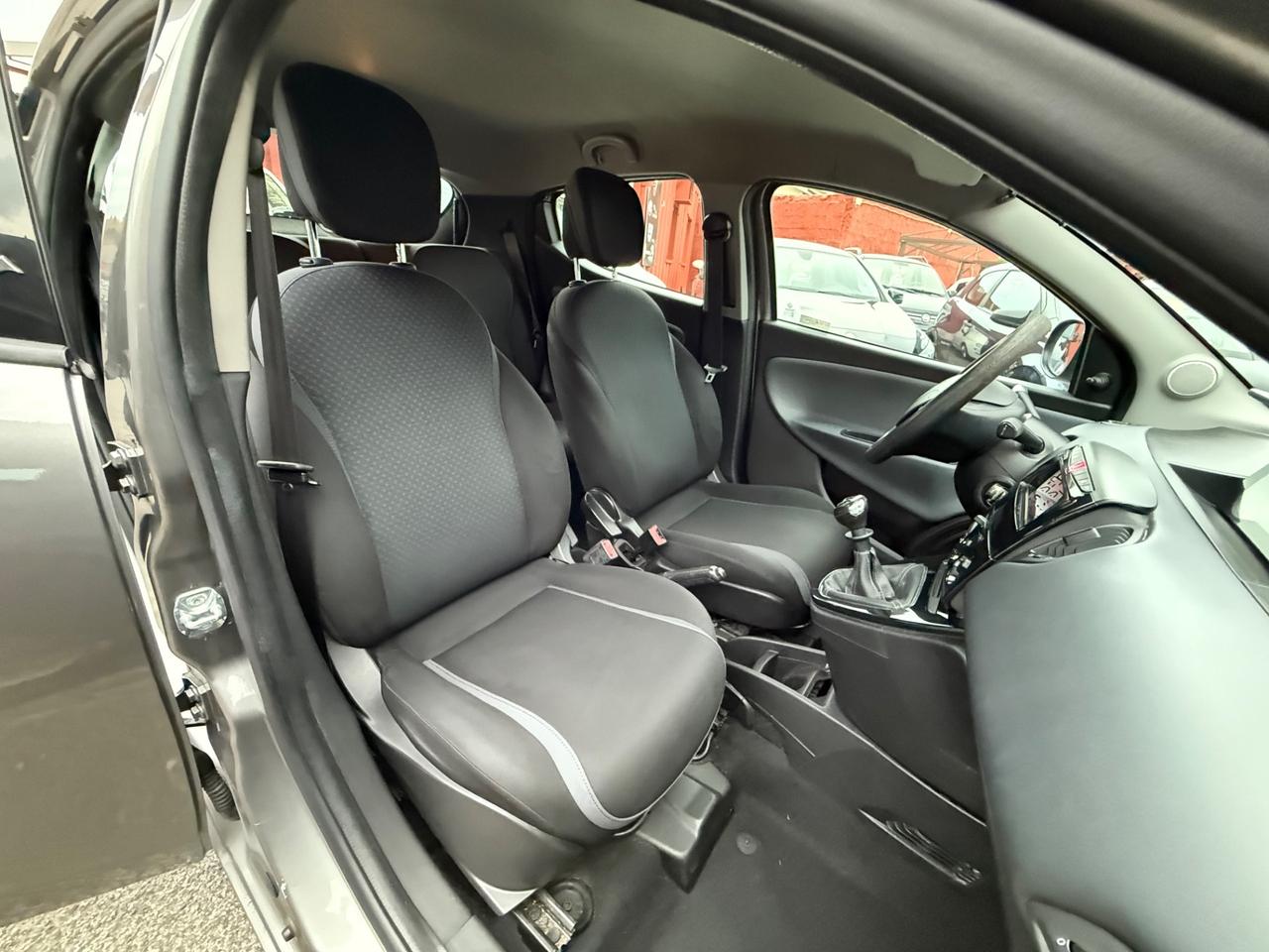 Ypsilon 1.2 69 CV 5 porte/rate/permute/garanzia