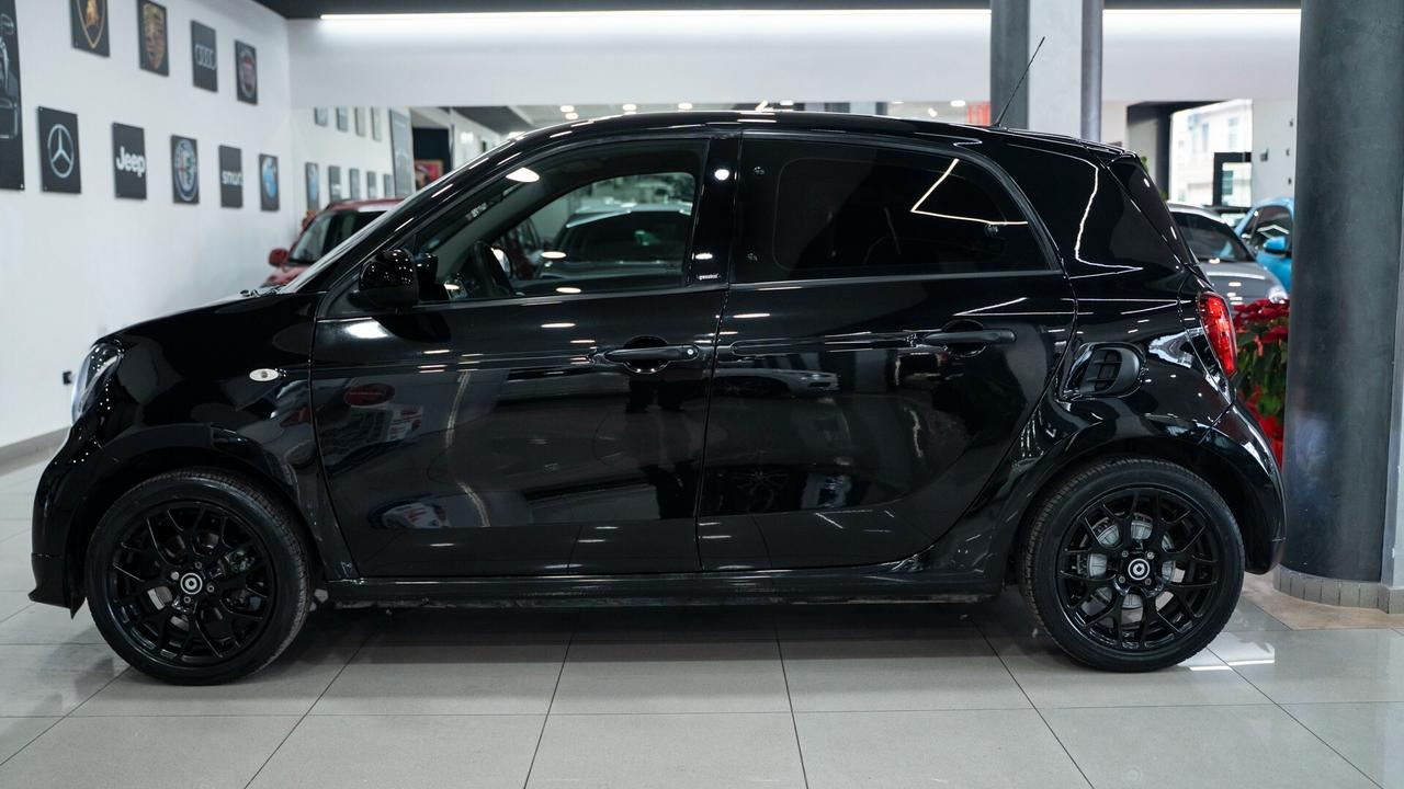 Smart ForFour 1.0 SUPERPASSION 71 CV TWINAMIC AUTO 16" LED FULL OPTIONAL