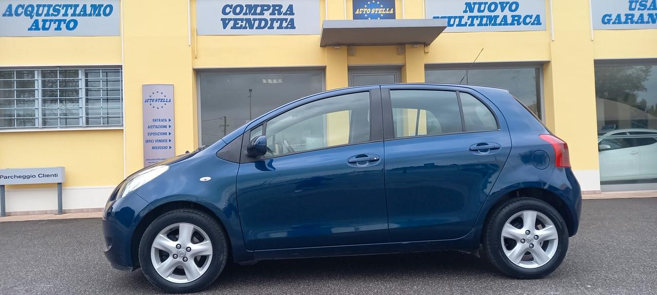 Toyota Yaris cc. 1.000 Benzina 5 Porte 5 Posti Utilizzabile Anche per i Neopatentati.