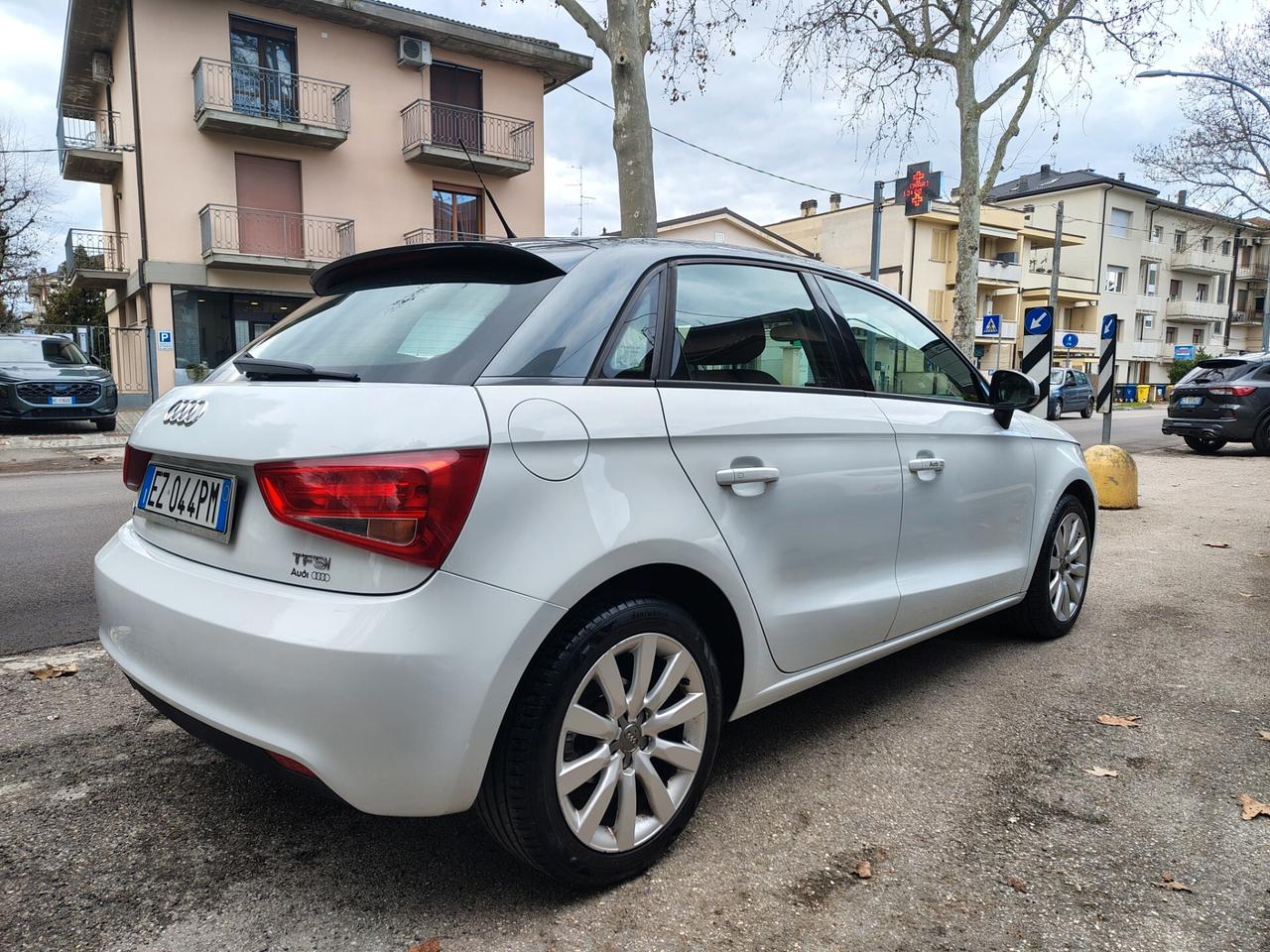 Audi A1 1.2 TFSI S line edition plus