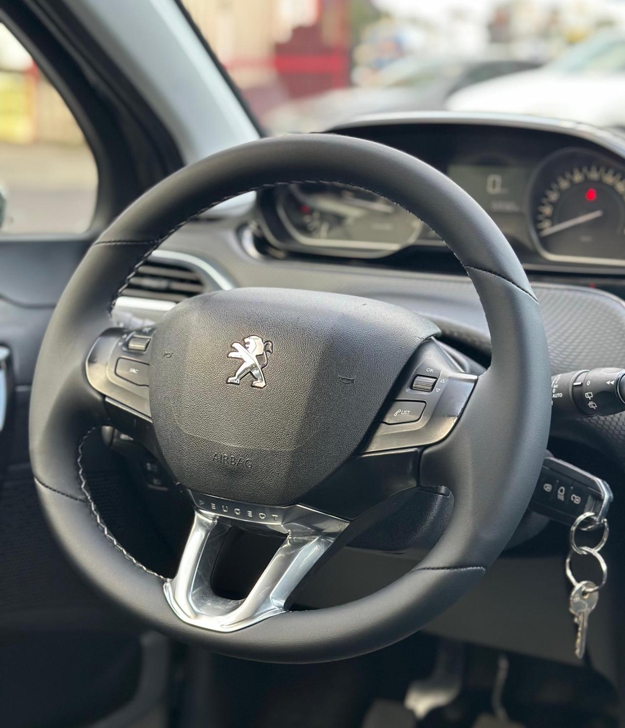 Peugeot 208 1.6 Blue-Hdi 75CV ALLURE