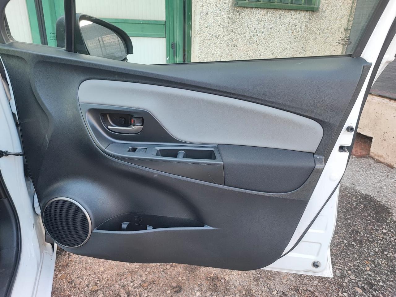 Toyota Yaris 1.0 BENZINA NEOPATENTATI 2016 5 PORTE