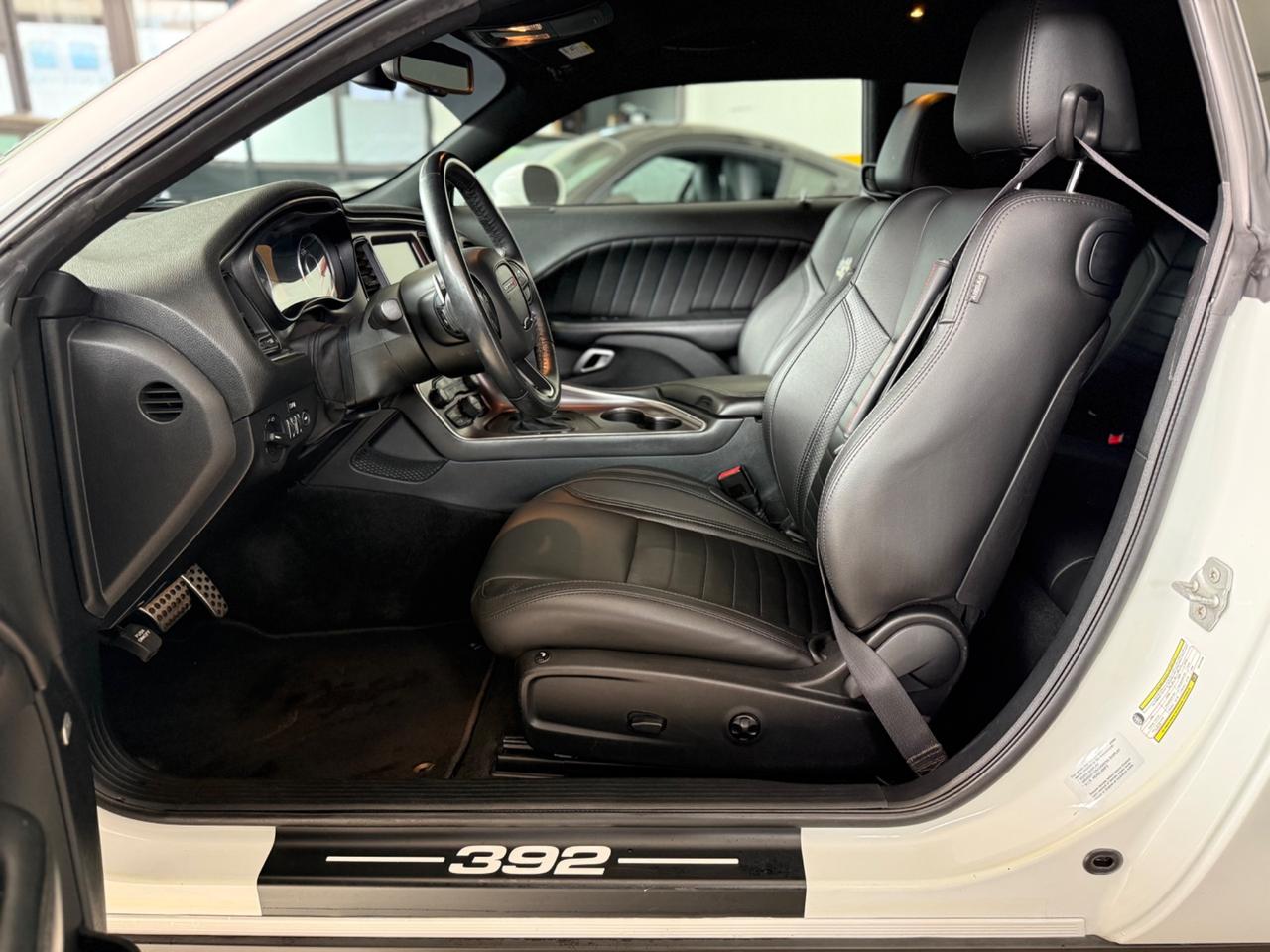 Dodge Challenger Srt hemi no super bollo