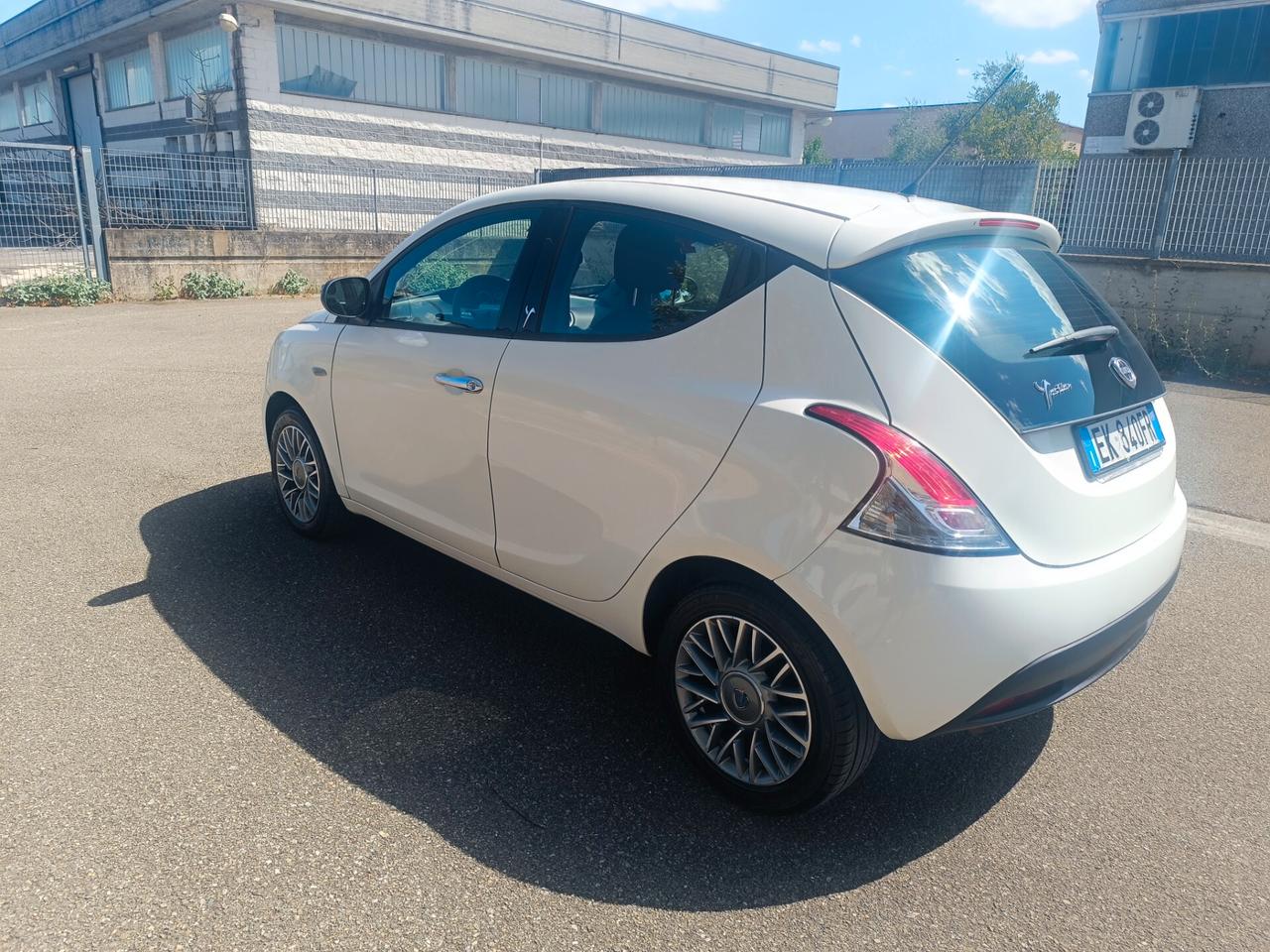 Lancia Ypsilon 1.3 MJT 75 CV SOLAMENTE 129.000 KM