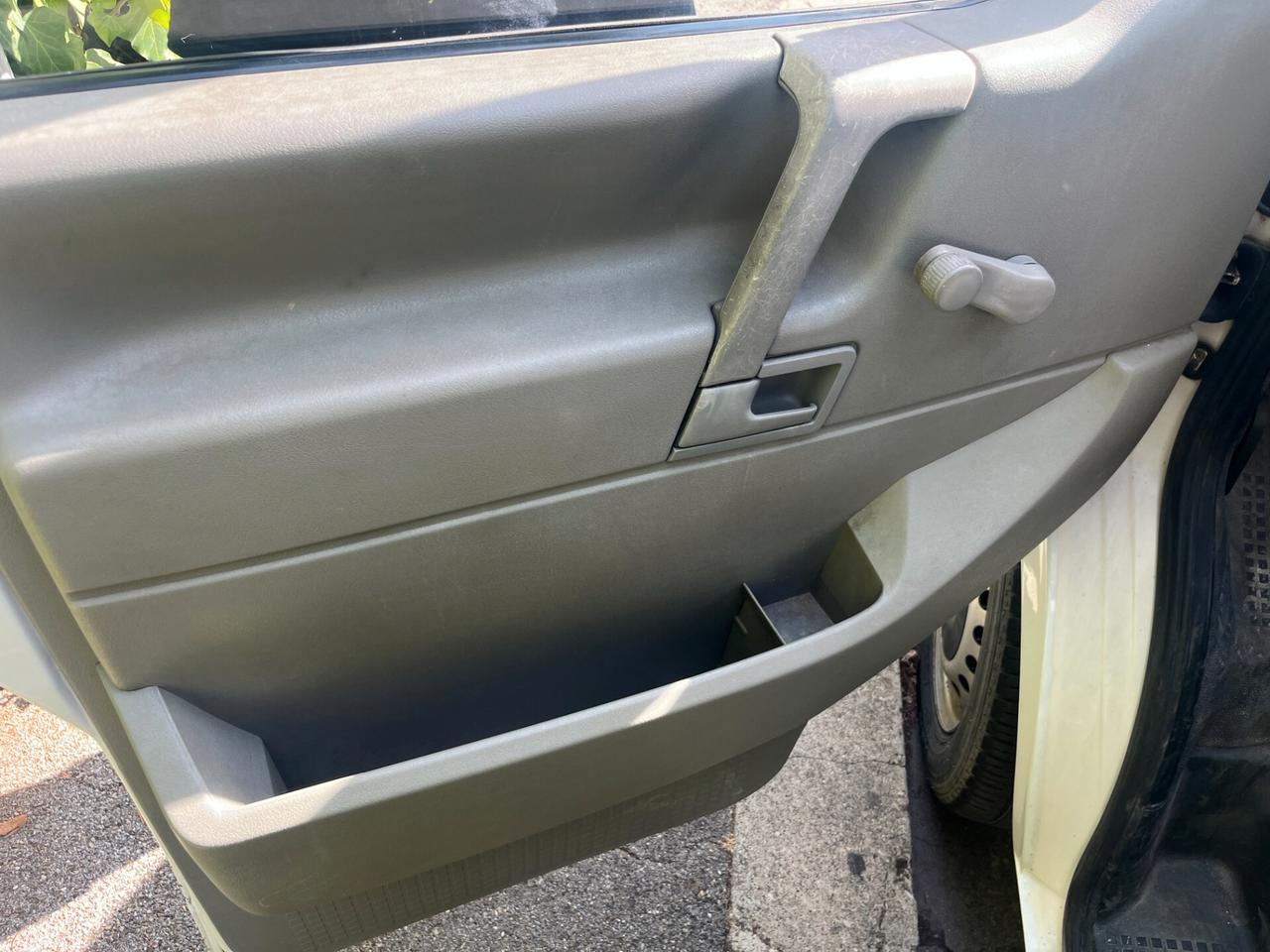 Volkswagen Transporter 2.5 TDI/88CV 9 posti autovettura